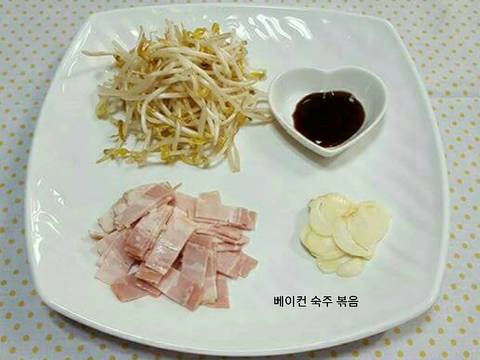 Thịt hun khói xào giá 베이컨 숙주 볶음 Bếp Nhà Choi UnSu tiếp tục gửi recipe step 1 photo