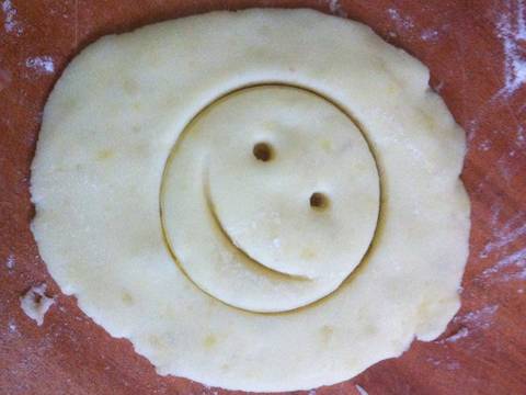 Bánh khoai tây hình mặt cười recipe step 4 photo