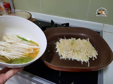 Nấm kim châm tẩm trứng rán 팽이버섯 전 recipe step 2 photo
