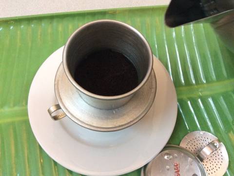 Cà phê phin Việt Nam truyền thống recipe step 4 photo