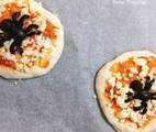 Hình ảnh bước 3 Mini Spider Pizzas- Halloween