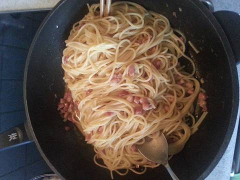 Easy Italian Spaghetti Carbonara (Nấu Nhanh Món Mỳ Ý Carbonara) recipe step 4 photo