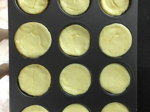 Bánh phô mai nướng phủ mứt và quả mâm xôi recipe step 4 photo