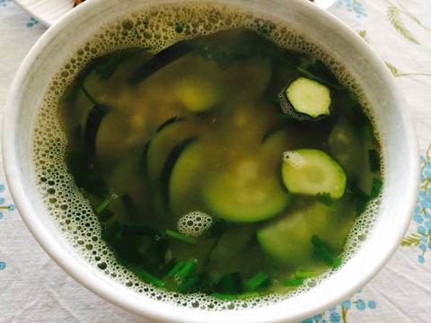Canh bí ngòi xanh Nhật với tôm khô Việt nam recipe step 4 photo