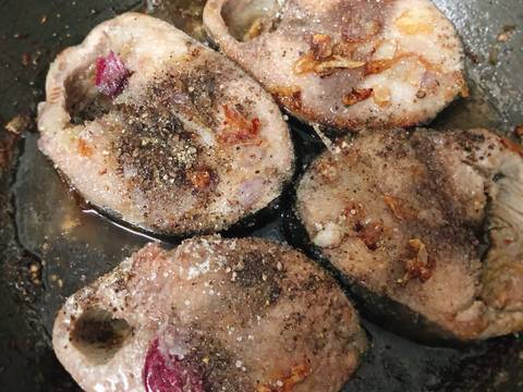 Cá Bò Ngừ Kho Trái Vả recipe step 1 photo