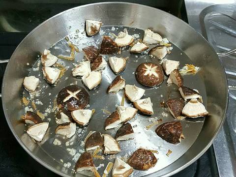 Nấm Đông Cô Xào Cải Thìa 청경채 표고버섯 볶음 recipe step 4 photo