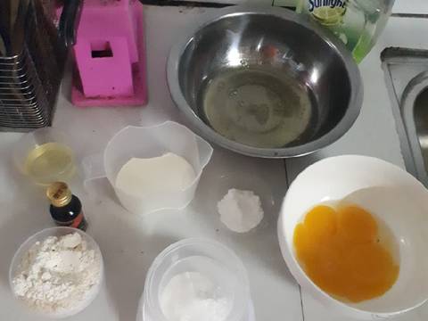 Bánh bông lan cuộn kem recipe step 1 photo