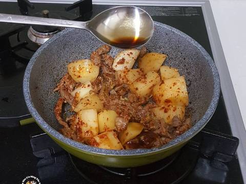 Canh thịt bò khoai tây 소고기 감자 국 recipe step 3 photo