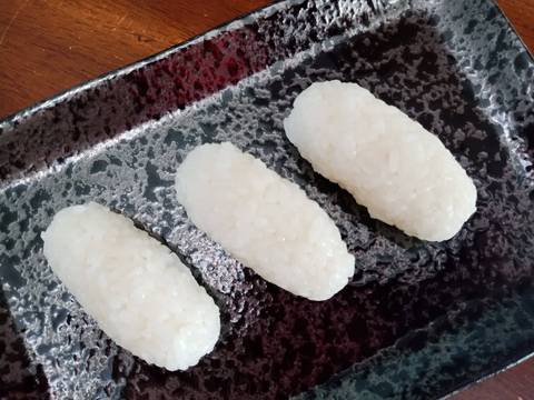 Nigiri sushi Homemade recipe step 4 photo