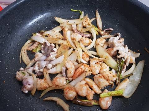 Vegatable and seafood soup with pasta (Súp nui hải sản rau củ) recipe step 3 photo