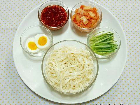 Mì trộn kim chi 김치비빔국수 recipe step 1 photo
