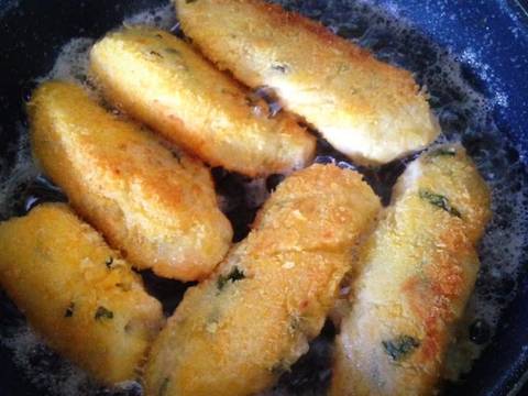 Coxinhas (Brazilian Chicken Croquettes) - Gà rán kiểu Brazil recipe step 6 photo