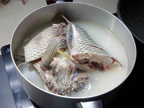 Cá rô phi nấu mẻ chua recipe step 4 photo