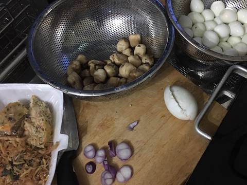 Nấm kho trứng cút và chả chay recipe step 1 photo