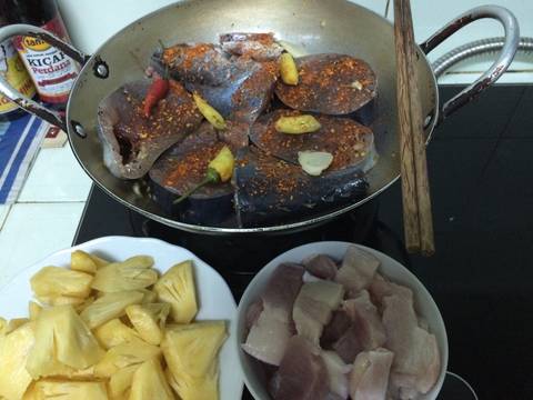 Cá ngừ kho thơm recipe step 3 photo