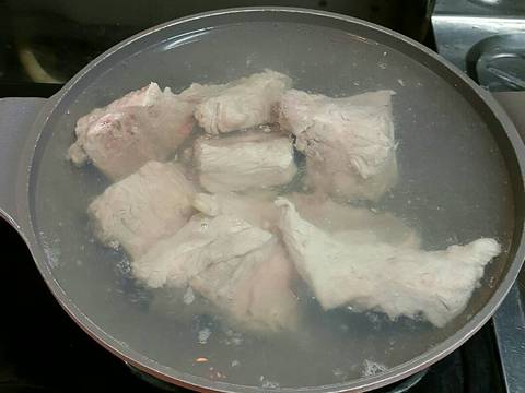 Xương Lợn Kho Cay 매운 돼지등뼈찜 recipe step 2 photo