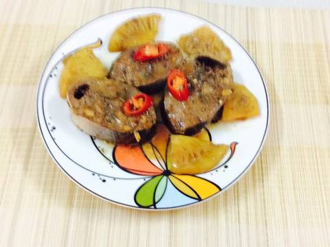 Cá ngừ kho dứa và nước dừa recipe step 3 photo