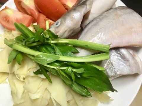 Canh Cá Hú Nấu Măng Chua recipe step 1 photo