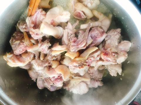 Gà nấu măng chua lá giang recipe step 4 photo