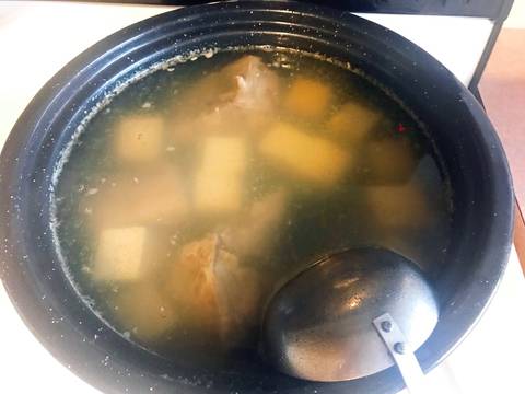 Canh đậu hũ hẹ hầm với xương heo 🌱 recipe step 3 photo
