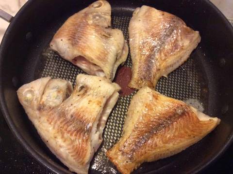 Lá đinh lăng kho cá điêu hồng recipe step 4 photo