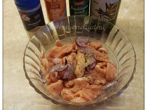 #cleaneating wraps với thịt heo, salad và sốt sữa chua dưa leo recipe step 1 photo