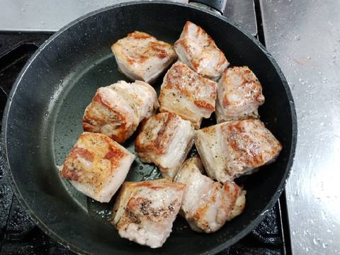 BUTA KAKUNI (Thịt heo kho tàu kiểu Nhật) recipe step 2 photo