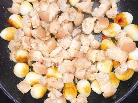 Thịt kho Trứng cút sốt Satế Ớt recipe step 3 photo
