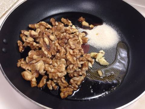 Hạt walnut khìa recipe step 2 photo