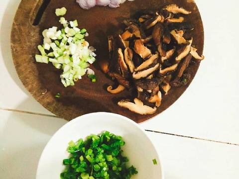 Cháo đậu xanh hạt sen với nấm hương recipe step 2 photo