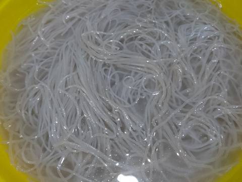 Bún gạo lứt xào chay bước làm 2 hình