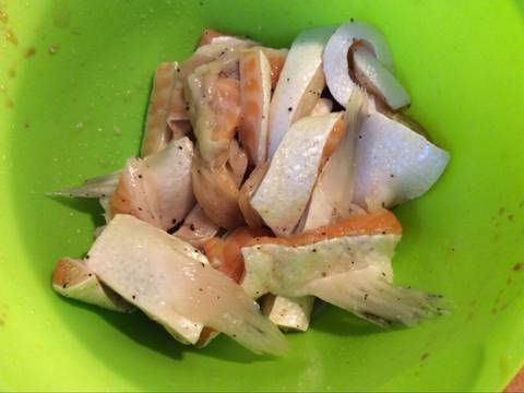 Canh chua cá hồi kiểu miền tây recipe step 1 photo