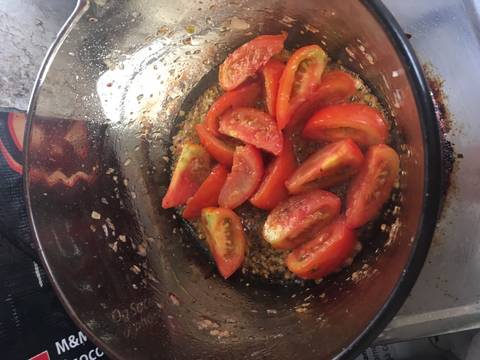 Đầu cá hồi nấu dưa cải chua recipe step 3 photo