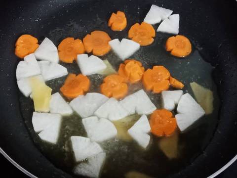 ĐẬU HỦ XÀO RAU CỦ SỐT TERIYAKI (Teriyaki tofu to yasai) recipe step 2 photo