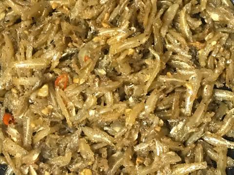 Cá cơm rim mắm tỏi recipe step 1 photo