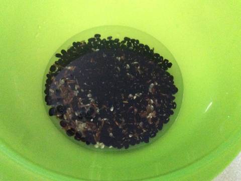 Chè đậu đen gạo lứt xay. recipe step 1 photo