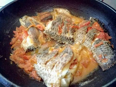 Cá rô phi sốt cà chua recipe step 3 photo