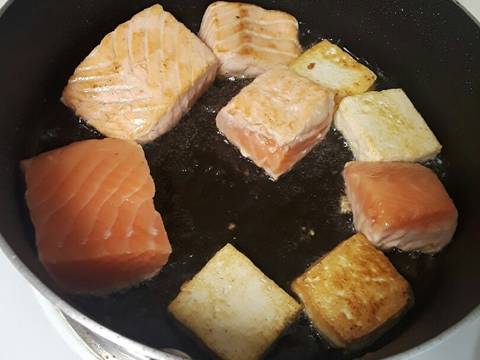 Cá hồi kho đậu hũ recipe step 2 photo