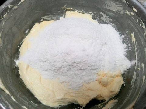 Vanilla Cupcakes recipe step 4 photo