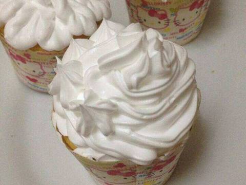Vanilla Cupcakes recipe step 8 photo