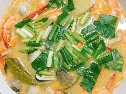 Tom yum soup(canh tôm chua cay thái) recipe step 4 photo