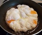 Hình ảnh bước 2 Trứng Ốp-La Đám Mây Bồng Bềnh Ăn Kèm Đậu Hầm