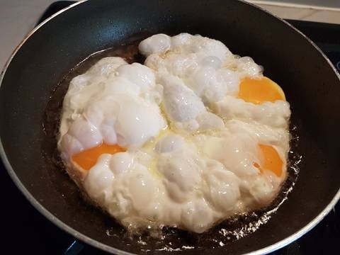 Trứng Ốp-La Đám Mây Bồng Bềnh Ăn Kèm Đậu Hầm recipe step 2 photo