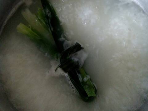 Cháo trắng lá dứa ăn với tép đồng ram mặn 😆 recipe step 1 photo