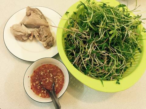 Salad rau mần và thịt hấp recipe step 1 photo