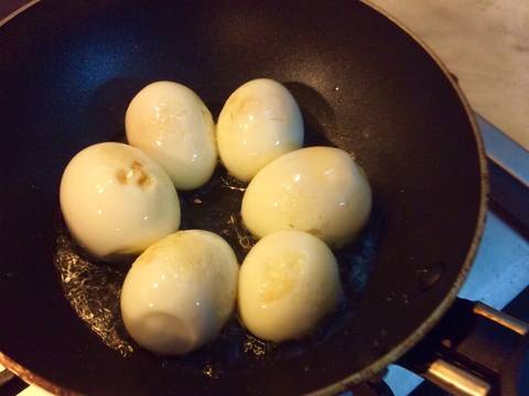 Trứng gà ác kho thịt cho sản phụ recipe step 3 photo