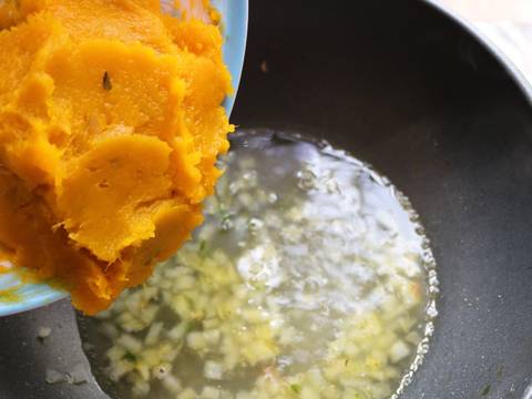 Pumpkin Soup (Súp Bí Đỏ) Dành cho các bà mẹ bỉm sữa recipe step 7 photo