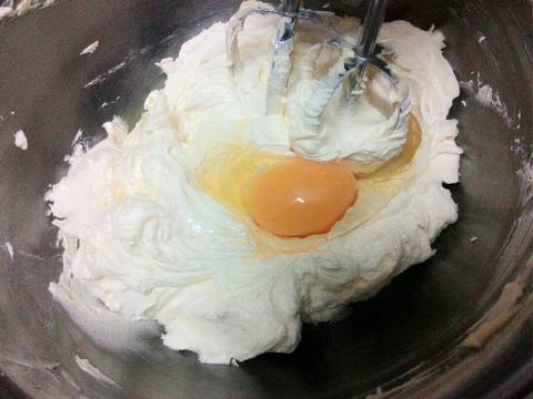 Vanilla Cupcakes recipe step 3 photo