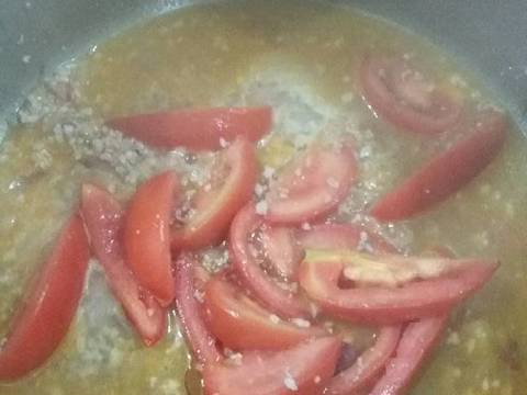 Canh cải cúc nấu với cà chua và thịt băm 😙 recipe step 5 photo