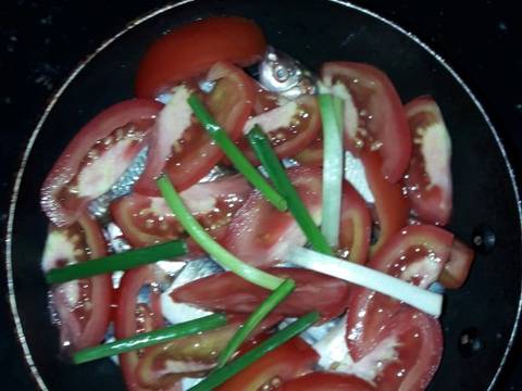 Cá linh kho cà chua recipe step 2 photo